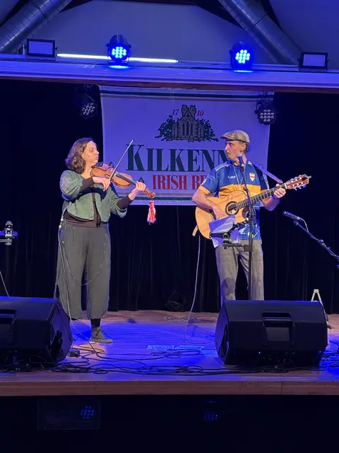 Kathi &amp; die Short Beard Brothers bewegten sich durch Folk und Country. | Foto: Dagmar Tutschek