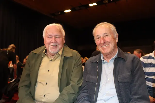 Othmar Schranz und Bruno Mattle ließen sich das Konzert auch nicht entgehen – die beiden sind (nicht mehr aktive) Ehrenmitglieder der Musikkapelle St. Anton am Arlberg.  | Foto: Elisabeth Zangerl