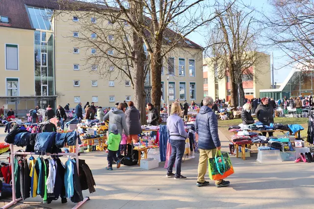 In Kalsdorf wurde das Schulhof-Areal zur Second-Hand Meile.  | Foto: Edith Ertl