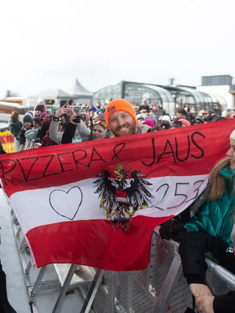 Einer der vielen eingefleischten Fans von Pizzera &amp; Jaus beim „Hochzeiger rockt“ am vergangenen Samstag. | Foto: Heltschl