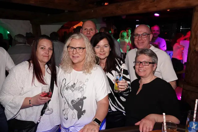 Auch diese Runde genoss die Schlager Party in vollen Zügen. | Foto: MeinBezirk/Michael Blinzer