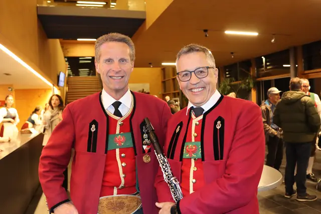 Dietmar Schöpf ist nicht nur Musikant der MK Hatting, er ist auch der Bürgermeister der Inntaler Gemeinde, im Bild ist er mit Martin Witting.  | Foto: Elisabeth Zangerl