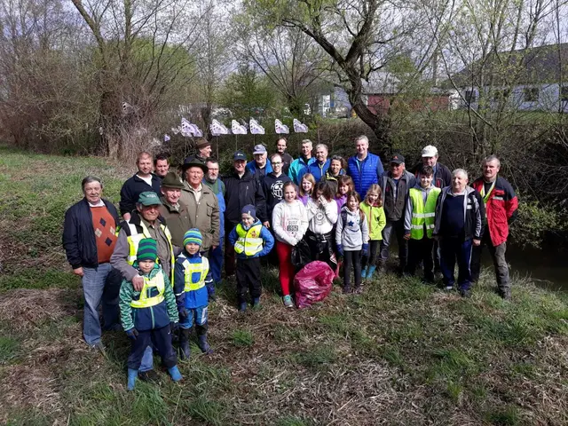 Am 11. April rücken wieder viele Freiwillige zur Flurreinigung aus. Gemeinsam wird dem Müll am Wegesrand der Kampf angesagt. Abschließend wird zu einer kleinen Jause ins Altstoffsammelzentrum in Burgauberg geladen. | Foto: Gemeinde Burgauberg-Neudauberg