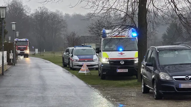 Das Rote Kreuz Atzenbrugg stand vorsorglich bereit. | Foto: DOKU NÖ