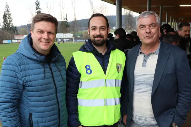 Vor dem Spiel waren Stephan Oswald, Christoph Oswald und Karl Bohnstingl (v.l.) optimistisch | Foto: Gerhard Langmann