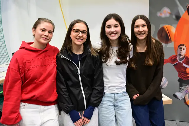 Susanna, Amelie, Sophia, und Rosa sind aus dem Gymnasium Ried  | Foto: Thomas Fischer