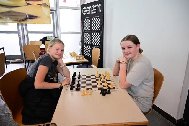 Johanna und Anna begeistern sich für Schach | Foto: Thomas Fischer