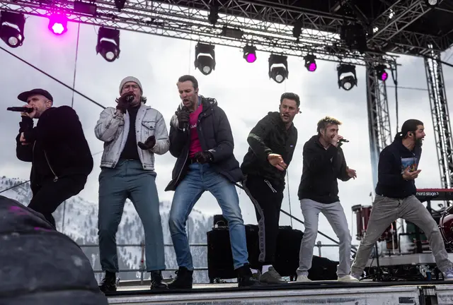 Die A-cappella-Gruppe „Das wird super“ unterstützte Pizzera &amp; Jaus stimmgewaltig, was beim Publikum bestens ankam. | Foto: Heltschl