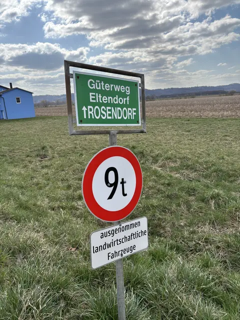 Der Güterweg wird von Autofahrern stark benutzt. | Foto: Elisabeth Kloiber