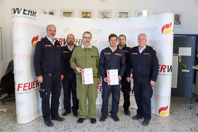 Gold-Stufe geschafft: Siegfried Knar (links) und Marco Weinhofer von der Feuerwehr Rudersdorf-Berg. | Foto: Bezirksfeuerwehrkommando Jennersdorf