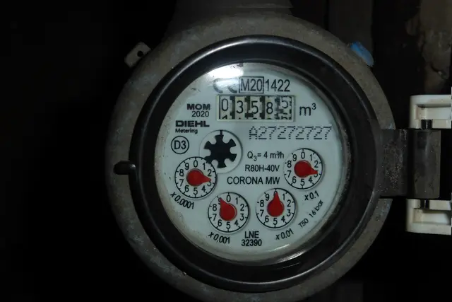 Der Wasserzähler ist ein sehr wichtiges Hilfsmittel, um die Wasserkosten niedrig zu halten, und um defekte WC-Spülungen relativ einfach zu ermitteln.