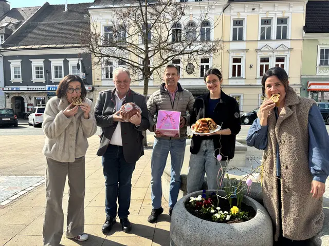 Reindling-Verkostung am Feldkirchner Hauptplatz: Andrea Pecile, Martin Treffner, Stefan Saliterer, Veronika Dörfler und Martina Tscherne (v.l.) | Foto: MeinBezirk/Isabella Friessnegg