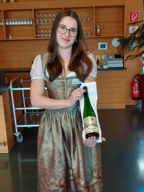 Foto: Weinexpertenprüfung an der HLW Spittal - Tages der Erfolgers (c) hlwspittal Medienteam