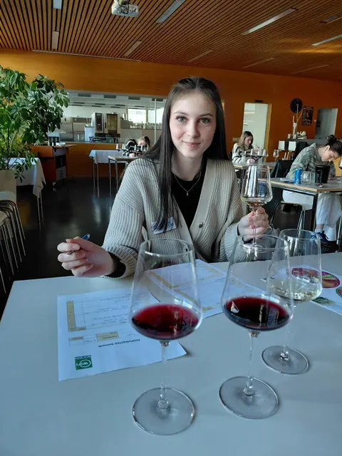 Foto: Weinexpertenprüfung an der HLW Spittal - Tages der Erfolgers (c) hlwspittal Medienteam