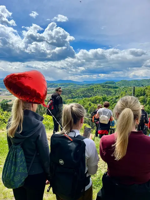 Nicht allein wandern: Schritte teilen, Gespräche finden, Verbindungen knüpfen. | Foto: Vollmann
