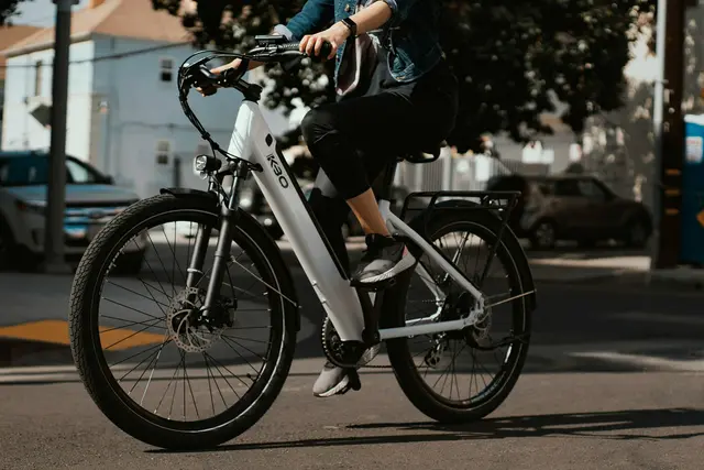 Der Bezirk soll sich für mehr E-Ladestellen einsetzten. (Symbolfoto) | Foto: KBO Bike/Unsplash