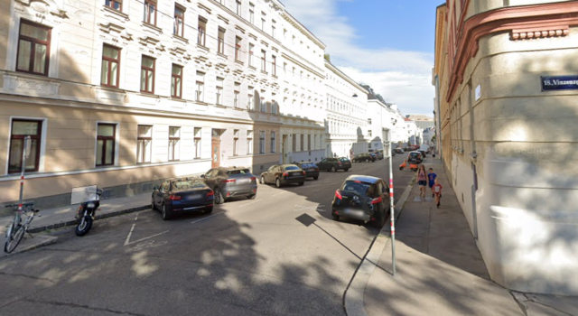 In der Staudgasse sollen die acht Bäume entstehen - doch davon sind nicht alle begeistert. (Archiv) | Foto: Google Maps (Screenshot)