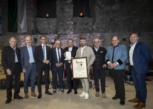 Ein namhafter Personenkreis steht der Burgenwelt Ehrenberg nahe und setzt sich tatkräftig für sie ein (v.l.): Ernst Hornstein, Simon Lingscheidt, Günter Salchner, Dietmar Koler, Armin Walch, Markus Illmer, Robert Pacher, Klaus Eberle sowie Markus Saletz. | Foto: Burgenwelt Ehrenberg / Hetfleisch