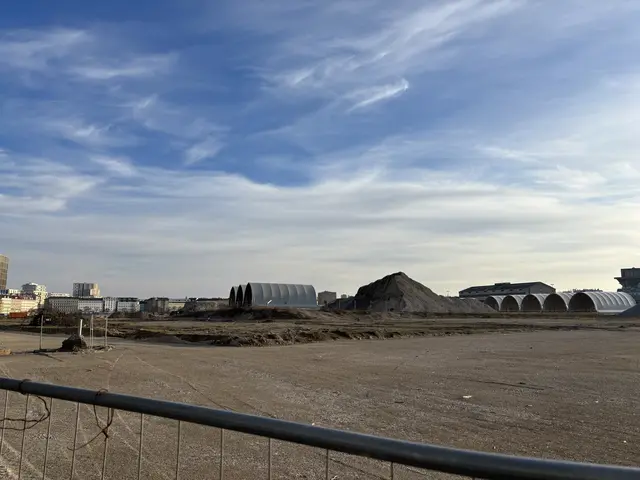 Aktuell ist der Blick über das Gebiet des ehemaligen Nordwestbahnhofs besonders frei einzusehen. Ist hier ein Durchgang während der Baustelle geplant?  | Foto: Michael Marbacher/ MeinBezirk