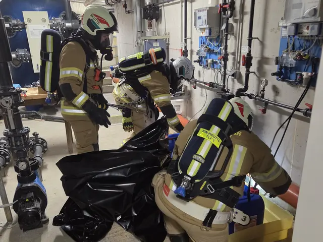 Auslöser des Vorfalls war ein Missgeschick beim Entsorgen von Chemikalien: Ein Angehöriger des Betreibers wollte leere Kanister der Chlorgasversorgung des hoteleigenen Schwimmbads entsorgen. | Foto: ©Feuerwehr Reutte