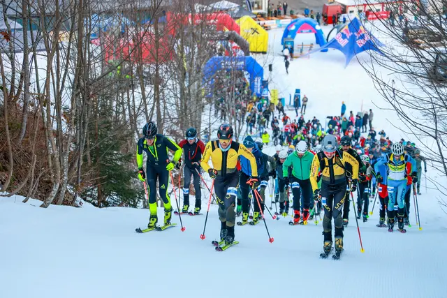 Beim Massenstart in den frühen Morgenstunden machten sich zahlreiche Sportlerinnen und Sportler gleichzeitig auf den Weg ins Gelände. | Foto: Sportshot