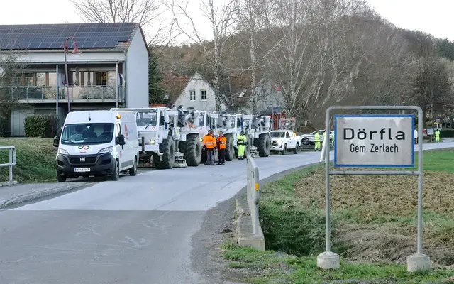 Neun „Seismik-Trucks“ fahren bis in den April hinein zwischen Feldbach und Deutschlandsberg auf. | Foto: Franz Fink