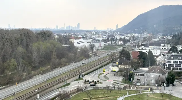 NEOS fordern Maßnahmenpaket gegen drohenden Verkehrskollaps