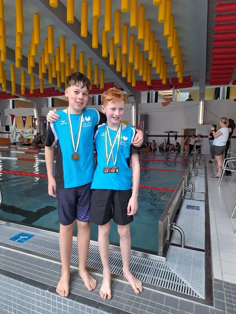 Florian Seier (Bronze) und Jakob Graßl (Gold und Silber) schwammen stark. | Foto: SV Therme Nova Köflach