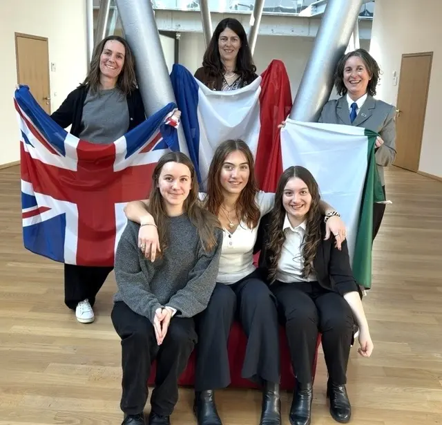 Schülerinnen bei Fremdsprachen in Top-Form