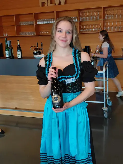 Foto: Weinexpertenprüfung an der HLW Spittal - Tages der Erfolgers (c) hlwspittal Medienteam