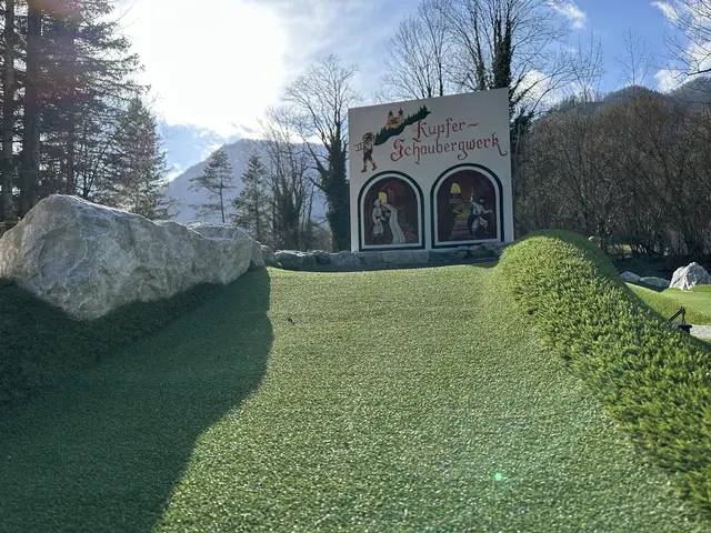 Alle 18 Bahnen sind Sehenswürdigkeiten der Region nachempfunden. | Foto: MeinBezirk/Christoph Schneeberger