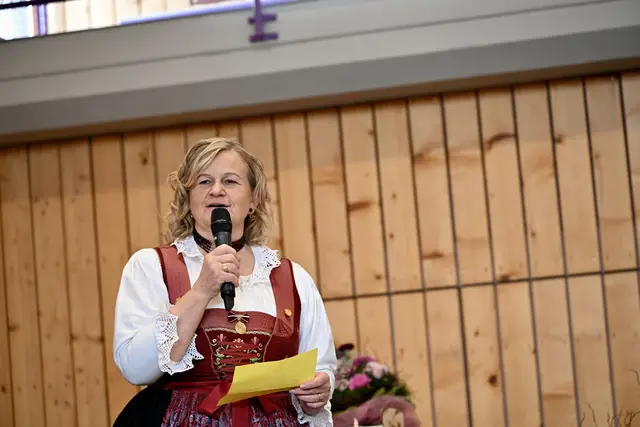 Gebietsbäuerin Karoline Schapfl freute sich über die zahlreichen Teilnehmerinnen und die Anwesenheit von vielen Ehrengästen. | Foto: Hassl