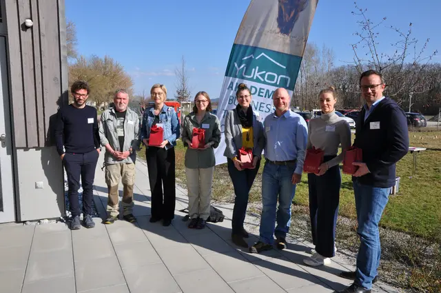 Impulsnachmittag mit Expert:innen von Hochschulen, Schulen und aus der Praxis
v.li.n.re.: Dr. Paul Rameder (WU Wien), Michael Ocvirk (Yukon-Akademie), Brigitte Slepicka, BA, MA, MA, Anna Lena Rieser (Gen Z, Outdoor-Trainerin), Mag. Christina Tanzer (MLS, USTP), Christian Praher (FH Linz, Alpenverein Akademie), Tamara Rollmann, MA, MSc (Wirtschaftspädagogin und Gen Z-Expertin), Dr. Franz Fidler (USTP) | Foto: Yukon-Akademie