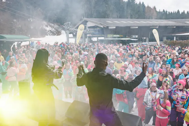 Auf der Wiesenalm in der Zillertal Arena ging es mächtig zur Sache.  | Foto: Zillertal Arena, Maximilian Köck