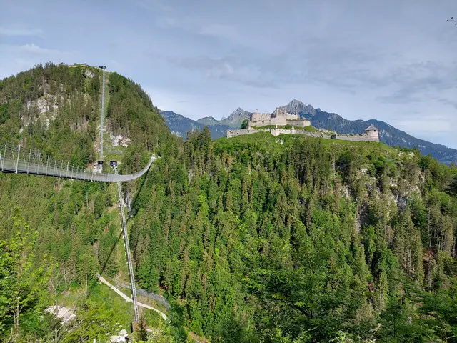 Die Burgenwelt Ehrenberg begeistert seit 30 Jahren Besucherinnen und Besucher aus aller Welt – heute erleben jährlich rund 400.000 Gäste die faszinierende Festungsanlage bei Reutte in Tirol. | Foto: Burgenwelt Ehrenberg / Hetfleisch
