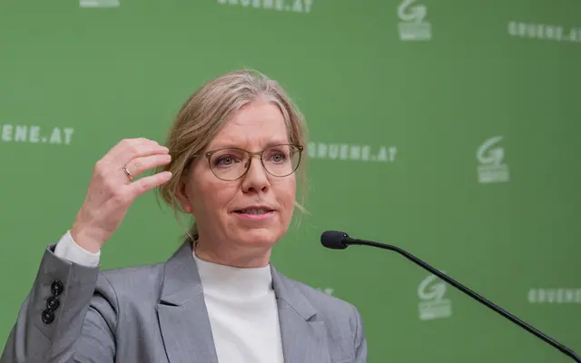 Die Grünen unter Parteichefin Leonore Gewessler werden dem von der Bundesregierung vorgeschlagenen Paket zur Senkung der Treibstoffpreise in seiner derzeitigen Form nicht zustimmen. | Foto: APA-Images / SEPA.Media / Isabelle Ouvrard