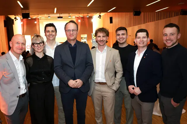 Während Maschinen künftig viele Arbeiten vom Menschen übernehmen, rücken dafür Stärken wie Kreativität und Empathie in den Mittelpunkt.  | Foto: Andreas Maringer/Eventfoto