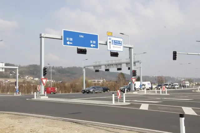 Im Dezember 2025 wurde in Unterweitersdorf die größte Ampelkreuzung Oberösterreichs eröffnet, um Staus abzuwenden. | Foto: MeinBezirk/Roland Wolf