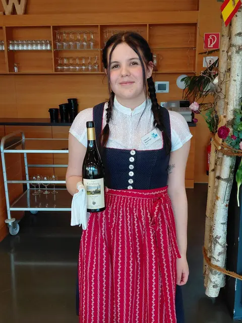 Foto: Weinexpertenprüfung an der HLW Spittal - Tages der Erfolgers (c) hlwspittal Medienteam