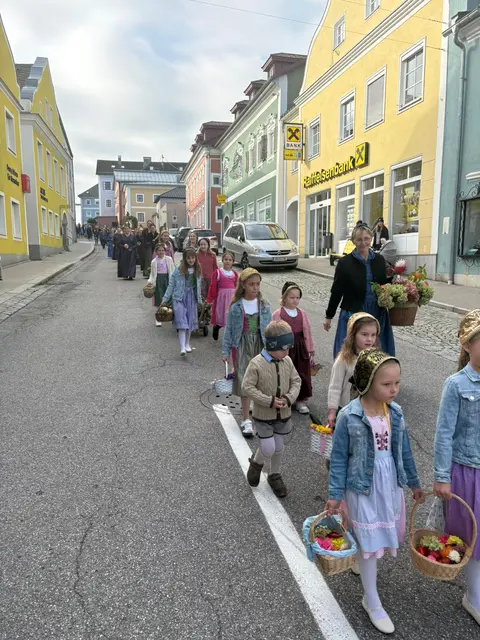 Die Goldhaubenmädchen: Das Thema Nachwuchs bei den Goldhauben ist ein schwieriges.  | Foto: Hehenberger