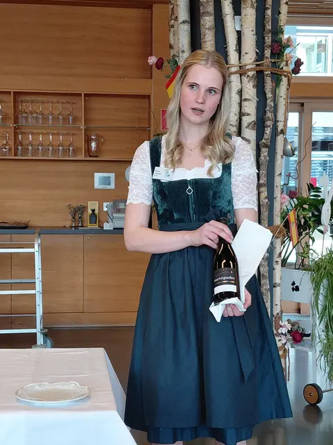 Foto: Weinexpertenprüfung an der HLW Spittal - Tages der Erfolgers (c) hlwspittal Medienteam