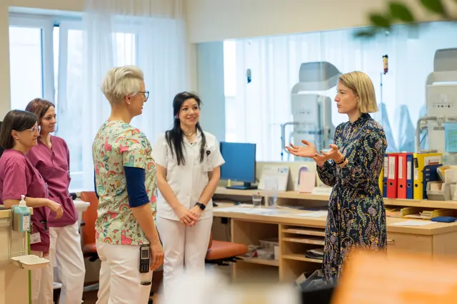 Landeshauptmann-Stellvertreterin und Gesundheitslandesrätin Christine Haberlander zu Besuch auf der Kinderstation in Rohrbach-Berg. | Foto: oög