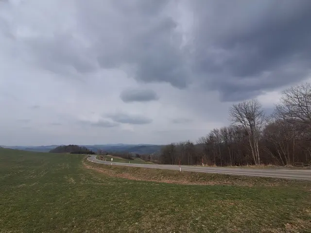 Über die Hochneukirchnerstraße drüber  | Foto: Gold Michaela