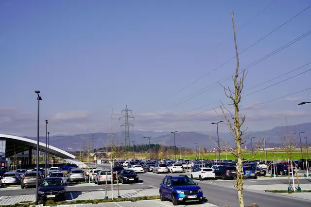 Der Parkplatz am Bahnhof Weststeiermark ist immer gut gefüllt. | Foto: MeinBezirk/Simon Michl