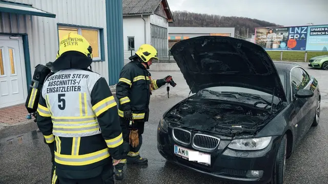 Betonmischerfahrer verhindert Schlimmeres bei Autobrand