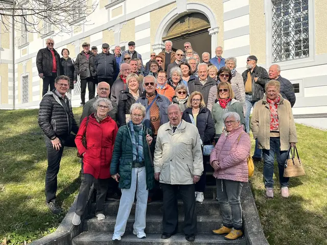 Frühlingsfahrt: Die Hollabrunner Senioren waren in Herzogenburg. | Foto:  Hebenstreit