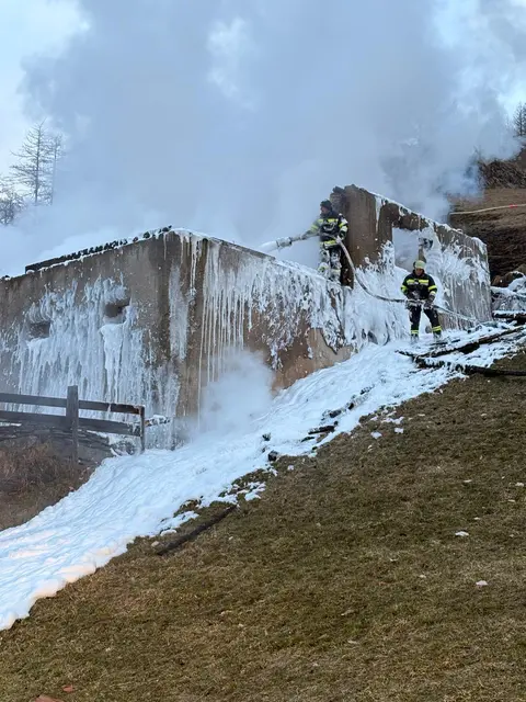 Fotos von den Löscharbeiten. | Foto: Freiwillige Feuerwehr Heiligenblut