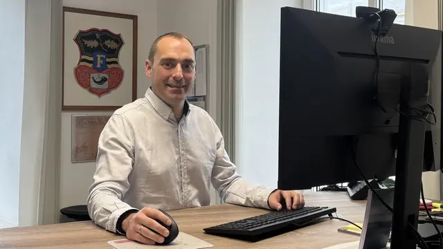 Bürgermeister Norbert Weber freut sich, wenn sich die Gemeinde weiterentwickelt und Projekte umgesetzt werden. | Foto: MeinBezirk/Hannah Hingsamer