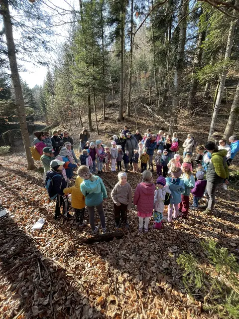 Auf dem Hechenberg fanden eine Vorlese-und Mitmachstunde statt.  | Foto: Johanna Weber