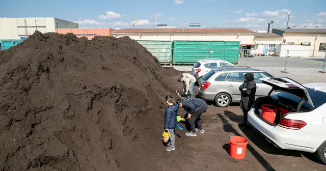 Gute Nachrichten für Salzburgs Gartenfans: Ab Montag, 30. März gibt es wieder den hochwertigen Gratis-Kompost beim Recyclinghof der Stadt. | Foto: Stadt Salzburg